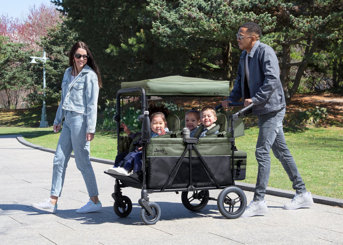 Carrito-Paseador Jeep Wrangler Deluxe para 4 Niños – Capota Desmontable, Bolsa Térmica, Asientos Modulares, Almacenamiento XXL, Ruedas Antipinchazos, Manillares Ajustables 2026