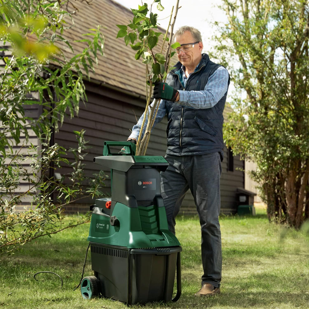Trituradora de turbina Bosch AXT 25 TC 2026 (2500 W; apta para madera y residuos de jardín duros; incluye guantes de jardinería; caja recolectora integrada de 53 l; en caja de cartón) – Edición
