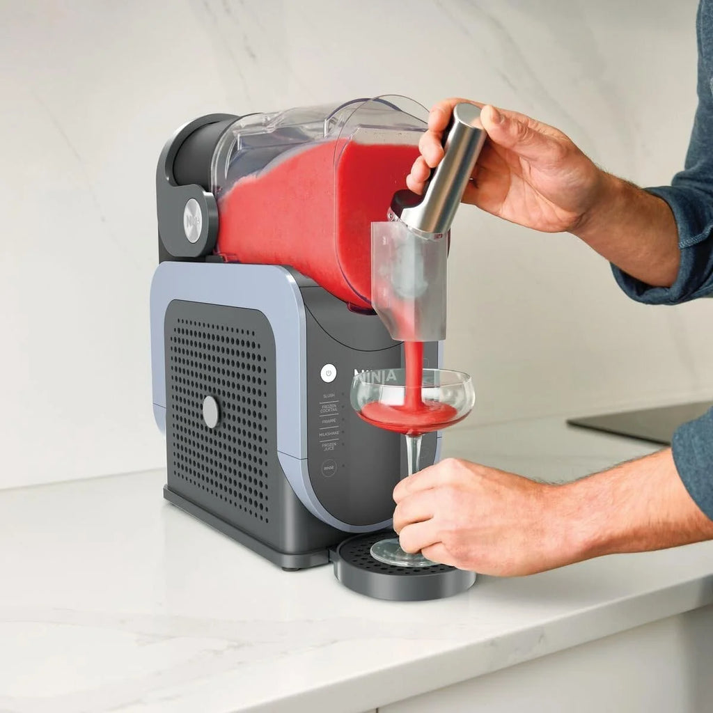 Máquina para bebidas congeladas Ninja SLUSHi 2026, para granizados, cócteles congelados, frappés, batidos y zumos congelados, no requiere hielo ni preparación, tecnología WhisperChill, 1,9 l