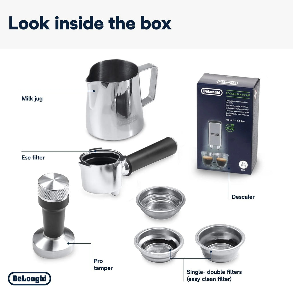 Cafetera espresso De'Longhi Dedica Style EC 685.M de 2026 con portafiltro, espumador de leche profesional, solo 15 cm de ancho, para café molido o cápsulas ESE, depósito de agua de 1 l, color plata.