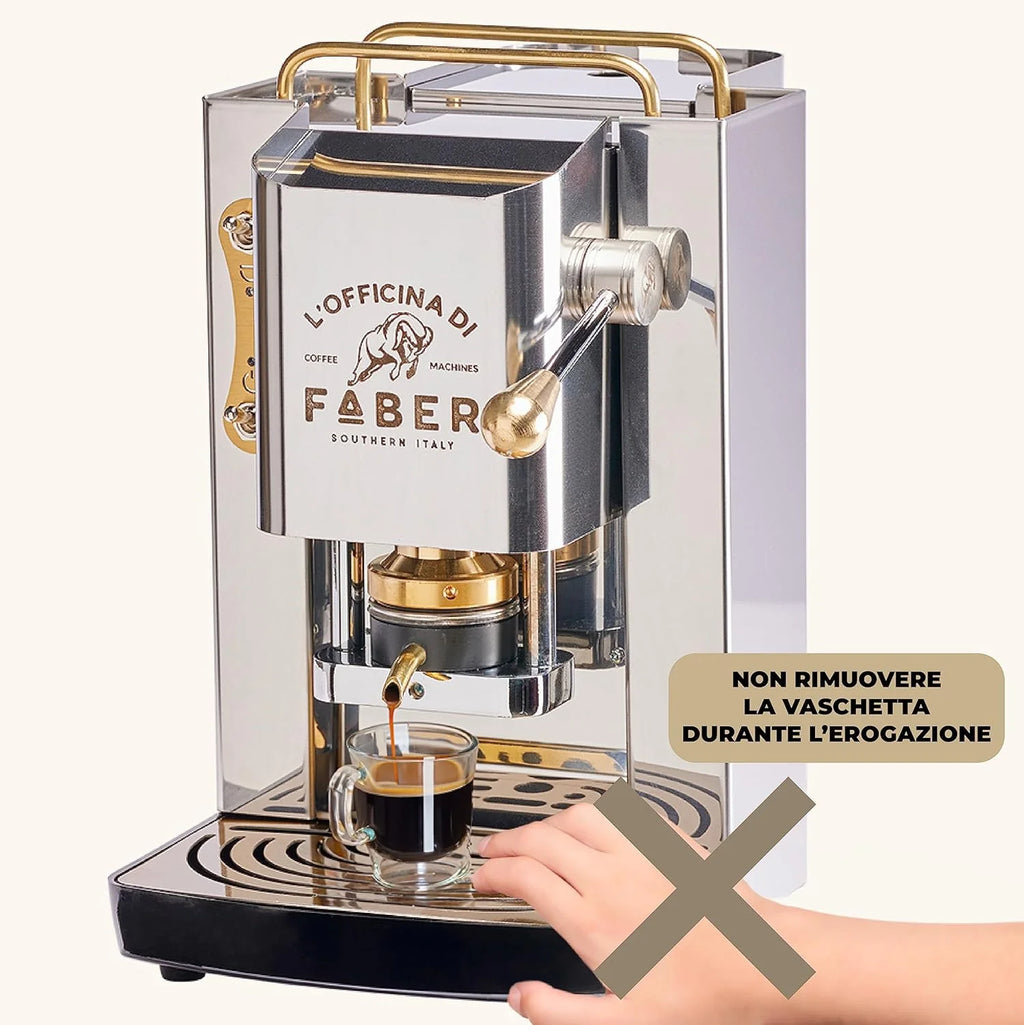 Cafetera Faber PRO Total Deluxe 2026, fabricada en latón, con papel ESE de 44 mm y capacidad de 1,3 litros (blanca).