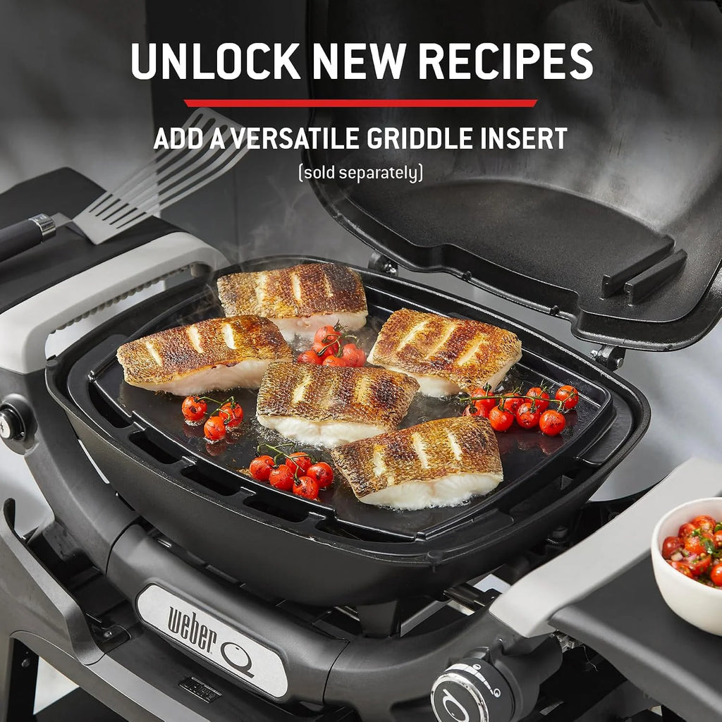 Parrilla de gas Weber Q 1200N 2026 con mesas laterales/Parrilla ligera para camping, patios y balcones con quemador de alto rendimiento, rejillas de hierro fundido esmaltadas en porcelana y encendido electrónico, color negro medianoche.