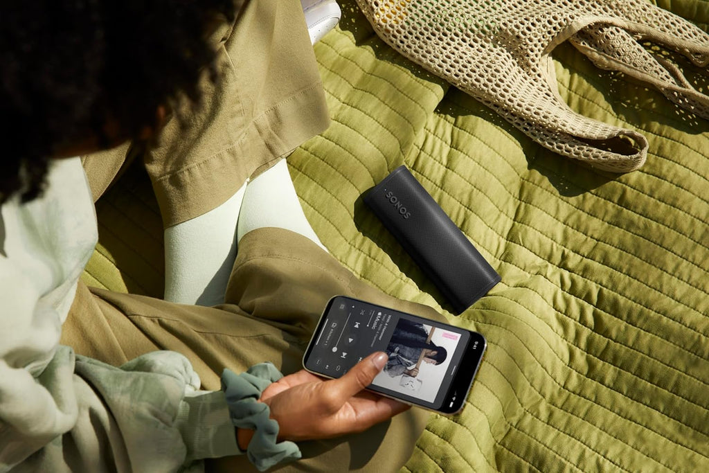 Sonos Roam 2 (2026) | Altavoz ligero, portátil e impermeable con Bluetooth, Wi – Fi, al menos 10 horas de autonomía y control por voz para uso en interiores y exteriores – Blanco
