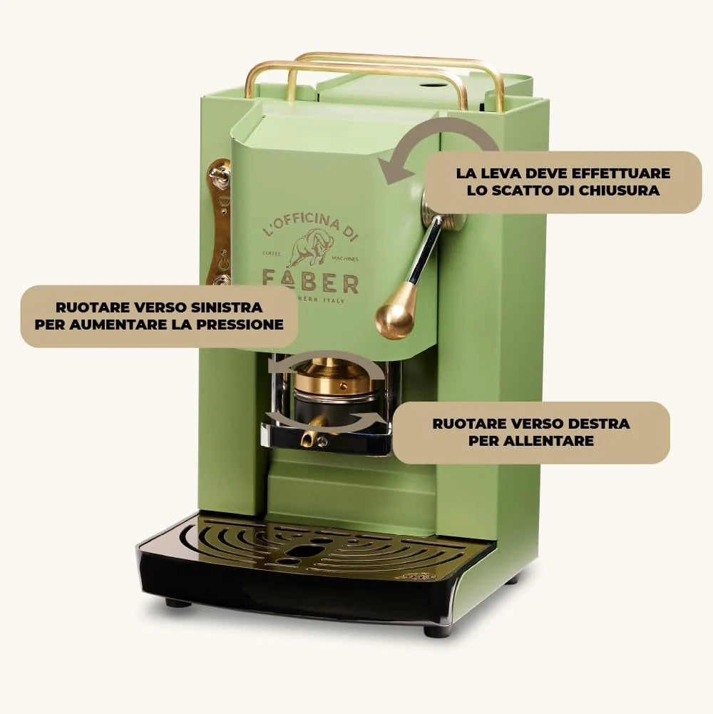 Cafetera Faber PRO Total Deluxe 2026, fabricada en latón, con papel ESE de 44 mm y capacidad de 1,3 litros (blanca).