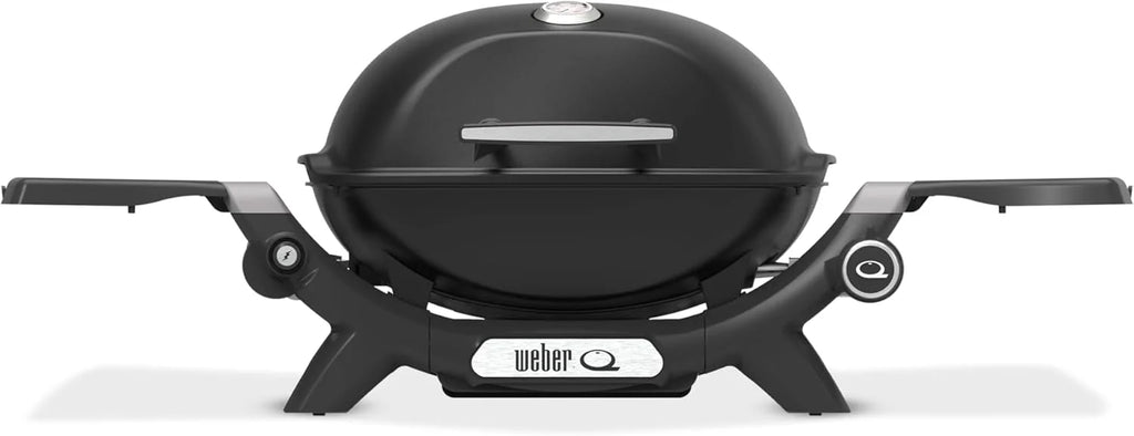 Parrilla de gas Weber Q 1200N 2026 con mesas laterales/Parrilla ligera para camping, patios y balcones con quemador de alto rendimiento, rejillas de hierro fundido esmaltadas en porcelana y encendido electrónico, color negro medianoche.