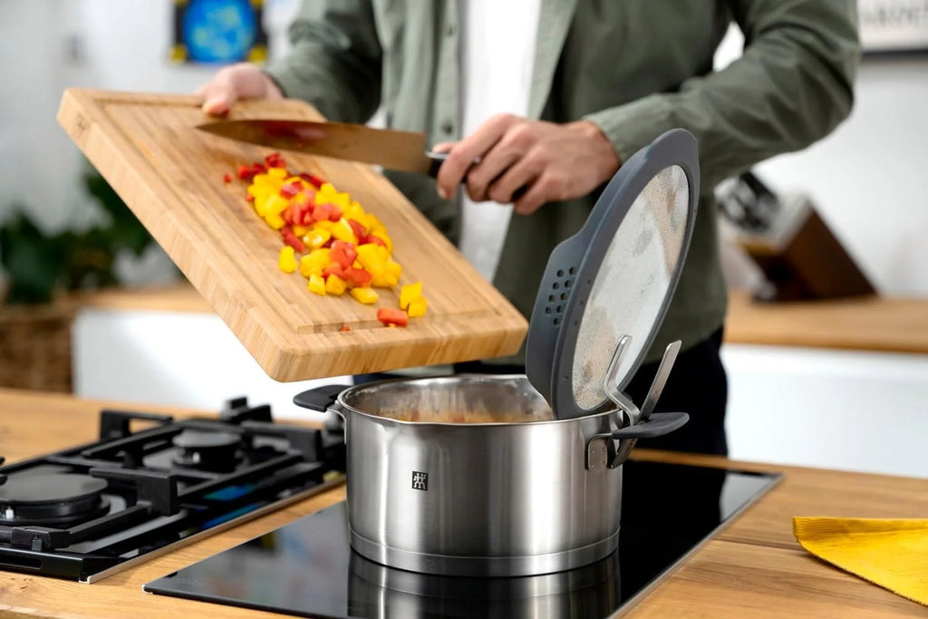 Juego de utensilios de cocina ZWILLING Simplify de 5 piezas, modelo 2026, con boquilla para verter, asas que se mantienen frías, apto para inducción, acero inoxidable, color plata.