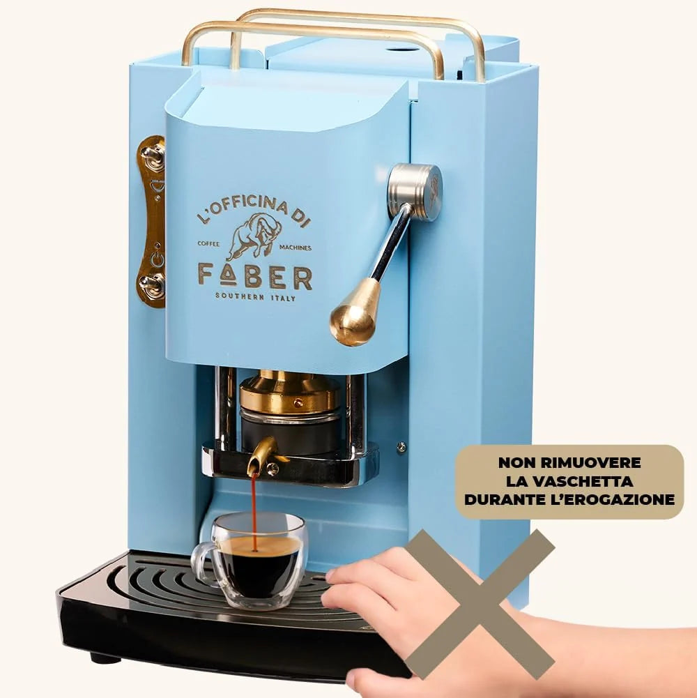 Cafetera Faber PRO Total Deluxe 2026, fabricada en latón, con papel ESE de 44 mm y capacidad de 1,3 litros (blanca).