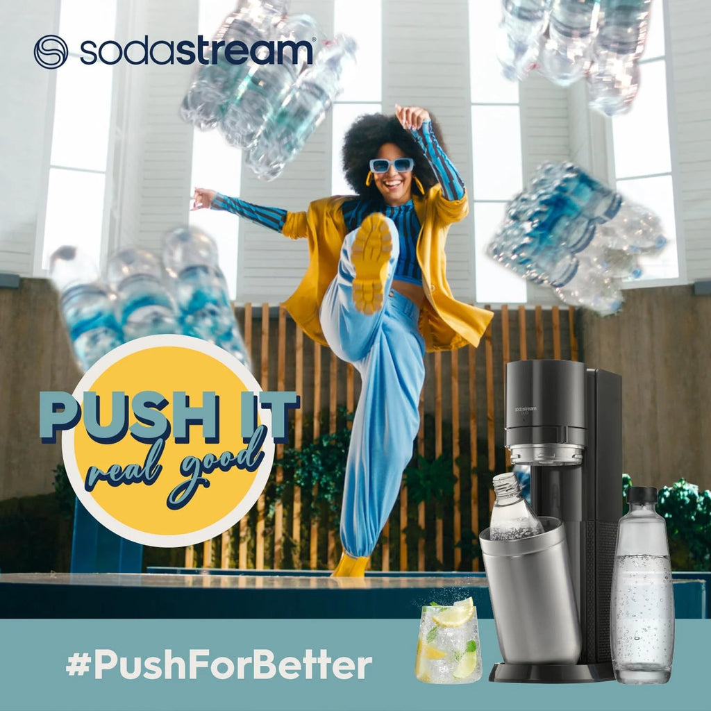 Máquina eléctrica para hacer agua con gas SodaStream E – DUO 2026 con cilindro de CO2 de conexión rápida | Incluye 1 botella de vidrio de 1 L y 2 botellas de plástico FUSE de 1 L (aptas para lavavajillas) | Color: Titanio