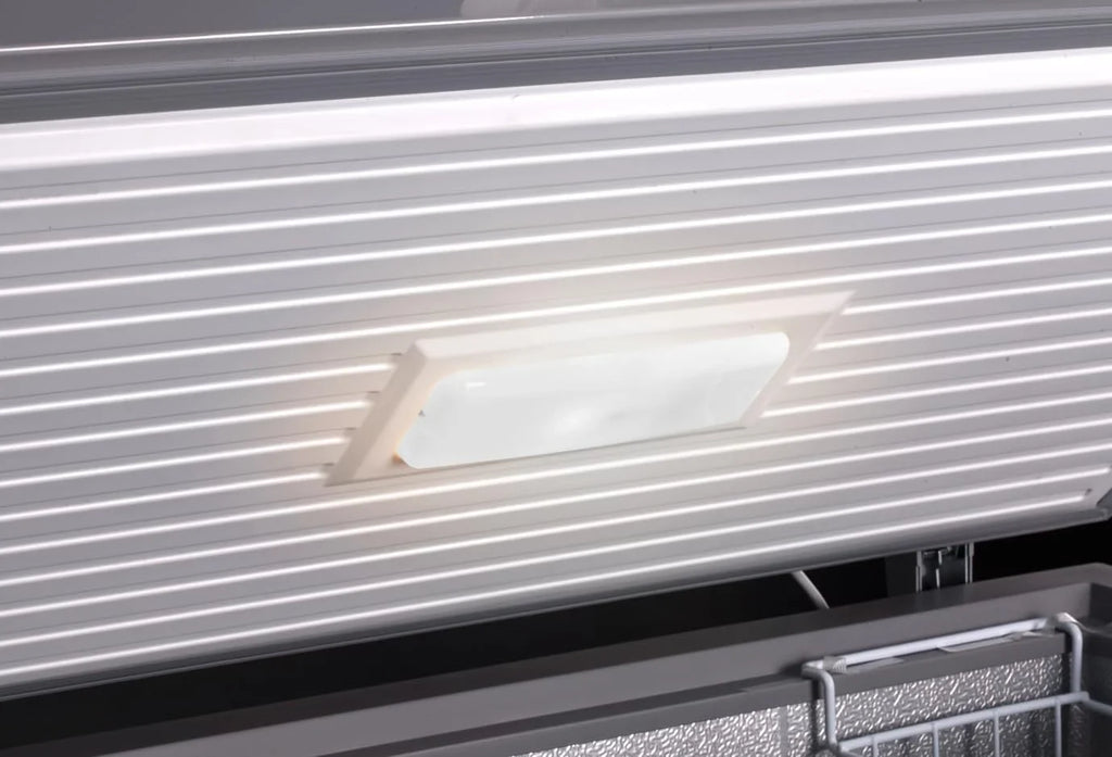 2026 METRO Professional Congelador horizontal GHF2700S, 188 x 73,5 x 94,5 cm, 700 L, 125W, 3 cestas, iluminación LED, 6 ruedas, con cerradura, blanco/gris