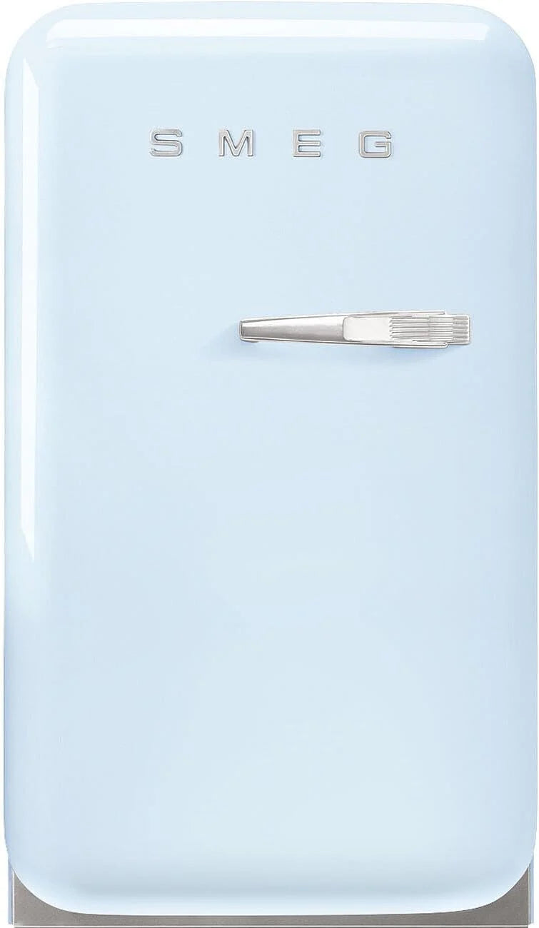 Minibar Smeg FAB5LDPB6, año 2026, estilo vintage, una puerta, 34 L, bisagra izquierda, refrigeración estática, 2 estantes ajustables, botellero e iluminación LED, altura 72,5 cm, azul celeste.
