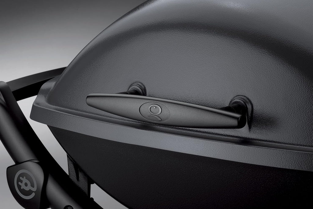 Parrilla eléctrica Weber Q2400 de 2026 con soporte y mesas laterales, superficie de cocción de 54 x 39 cm, portátil, rejilla de cocción de hierro fundido esmaltado en porcelana de 2 piezas, tapa y carcasa de aluminio fundido – Gris oscuro (55020879)
