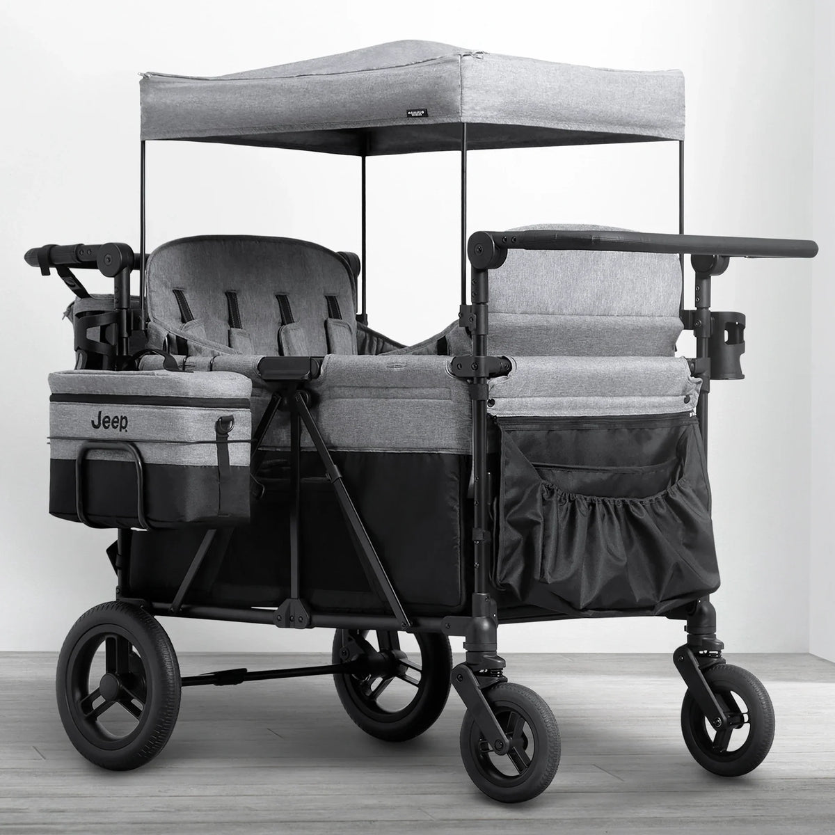 Carrito-Paseador Jeep Wrangler Deluxe para 4 Niños – Capota Desmontable, Bolsa Térmica, Asientos Modulares, Almacenamiento XXL, Ruedas Antipinchazos, Manillares Ajustables 2026