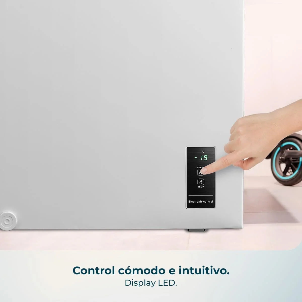 Congelador horizontal Cecotec Bolero CoolMarket 143L blanco, modelo 2026. Cesta con asas, control electrónico LED, UltraContact D – Cool, doble función, puerta ZeroG (80º – 30º), congelación rápida, compacto.