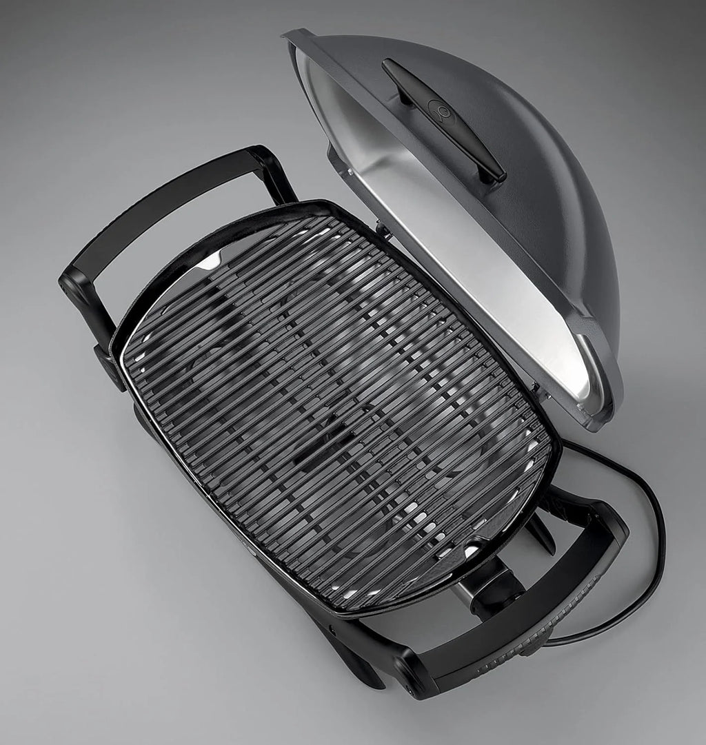 Parrilla eléctrica Weber Q2400 de 2026 con soporte y mesas laterales, superficie de cocción de 54 x 39 cm, portátil, rejilla de cocción de hierro fundido esmaltado en porcelana de 2 piezas, tapa y carcasa de aluminio fundido – Gris oscuro (55020879)