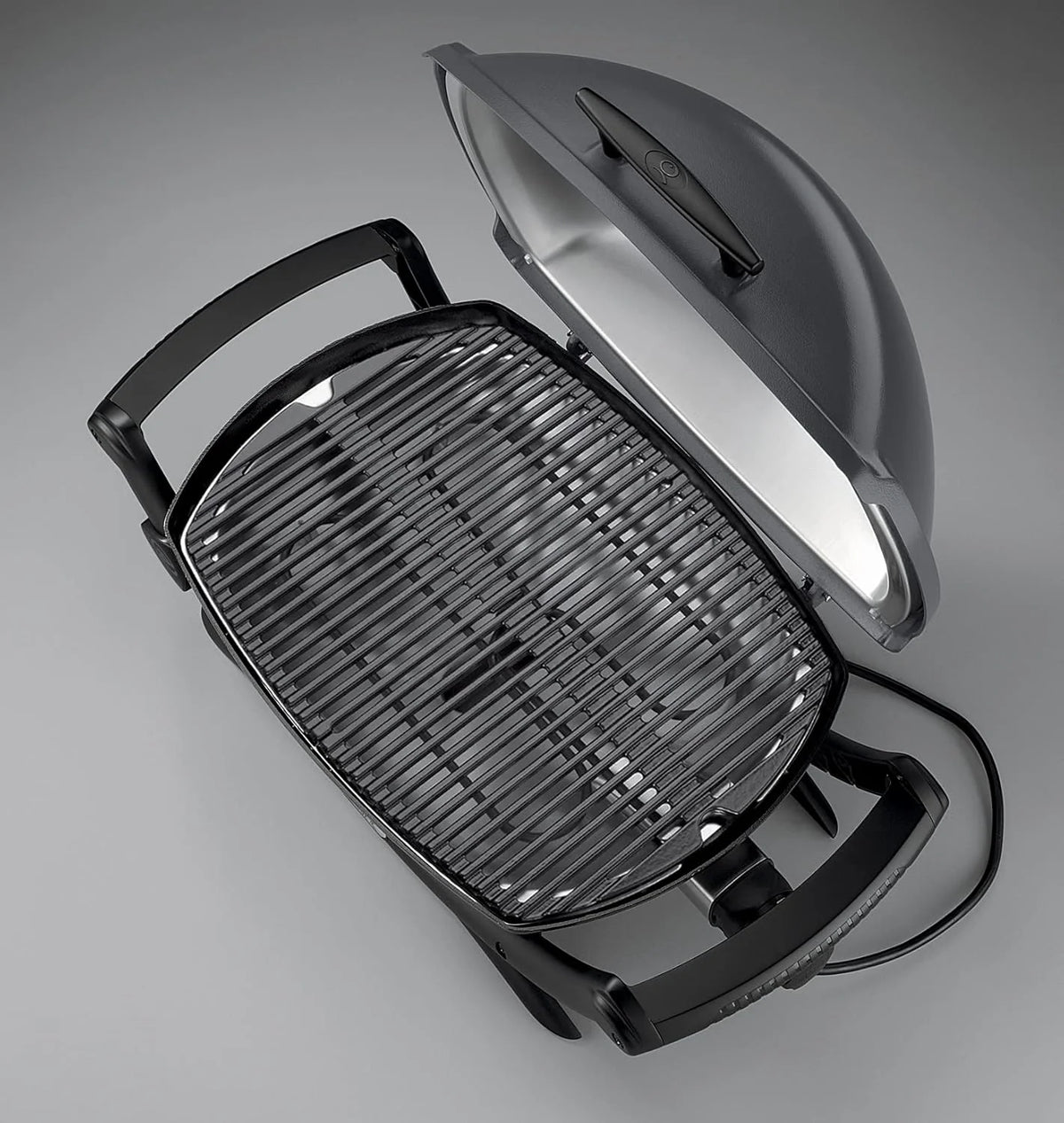 Parrilla eléctrica Weber Q2400 de 2026 con soporte y mesas laterales, superficie de cocción de 54 x 39 cm, portátil, rejilla de cocción de hierro fundido esmaltado en porcelana de 2 piezas, tapa y carcasa de aluminio fundido – Gris oscuro (55020879)